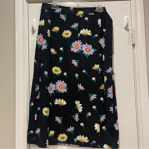 LOFT Midi Wrap Skirt Women’s Sz 2 Black Floral Linen Blend Moody Feminine Spring - Picture 3 of 10